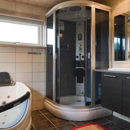3 Bedroom Cozy In Holiday home